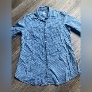 Mudo Collection size 36 denim button up top with muted coral toned polka dots